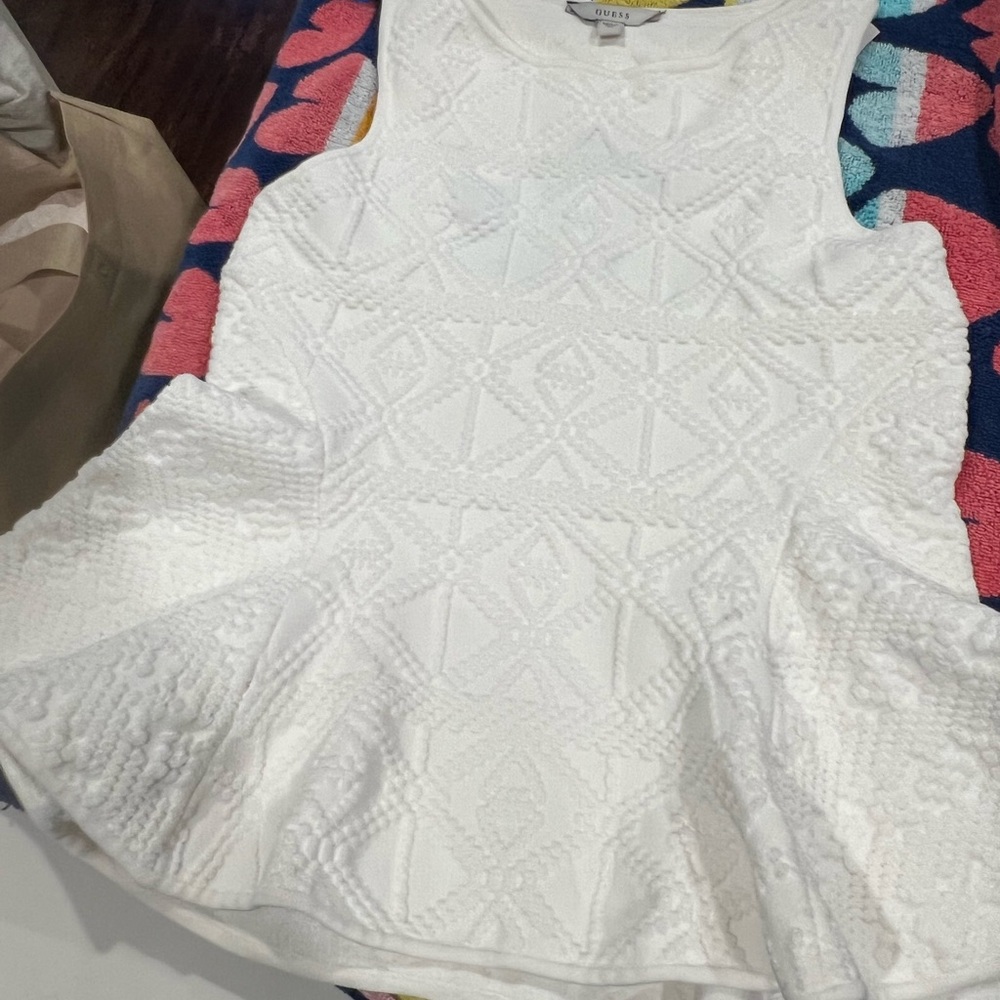 Guess White Textured Peplum Sleeveless Top - Picture 4 of 7